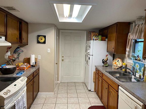 5th image of 2230 Woodside Dr