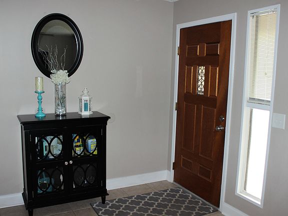 3rd image of 7034 Foxwood Ln