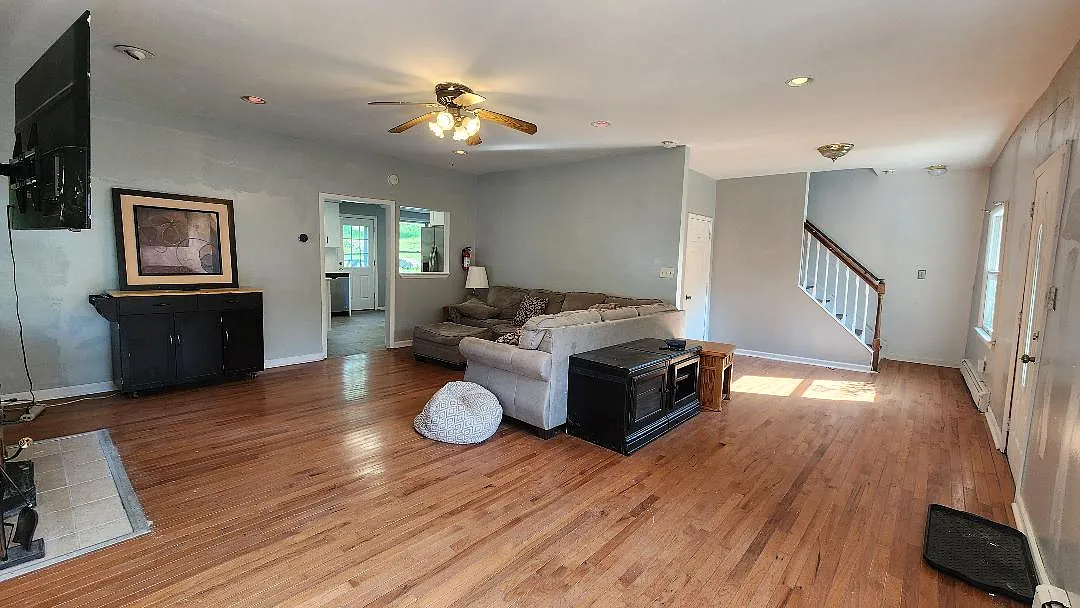 4 bed, 2000 sqft, $3,200 — Photo 2