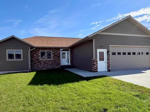 1205 Kelvin Rd, Storm Lake, IA 50588