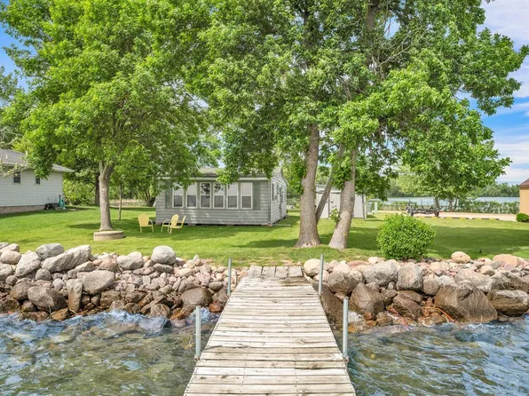 26121 105th St, Spirit Lake, IA 51360