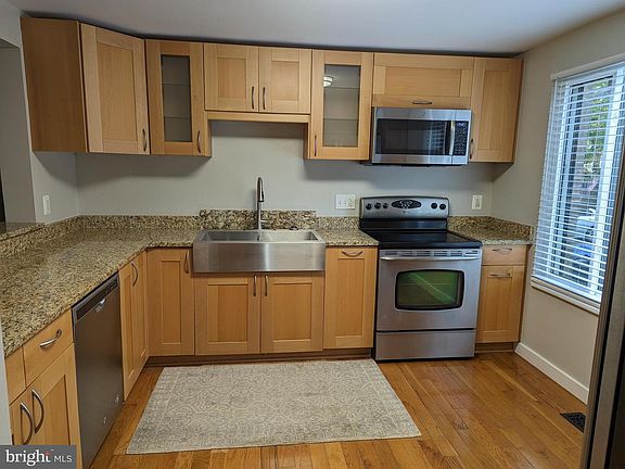 3rd image of 5873 Jacksons Oak Ct