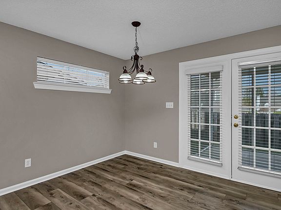 5th image of 127 Gate Post Ln