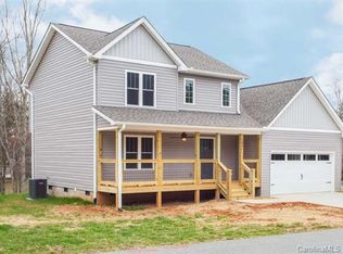 105 Wyatt Andrew Dr, Mills River, NC 28759