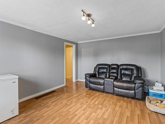 3rd image of 4804 49th Ave