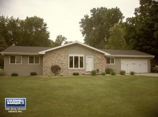 3977 Leonard Point Rd, Oshkosh, WI 54904