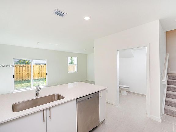 5th image of 2642 SE 10th St