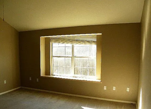 13004 Almond Dr — Photo 6