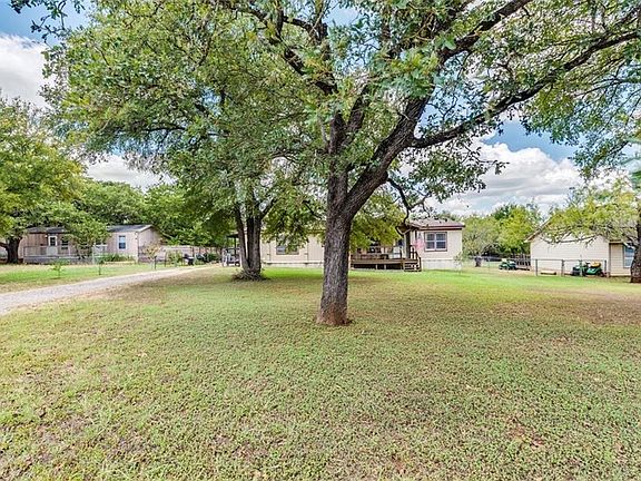 3rd image of 200 Live Oak Dr