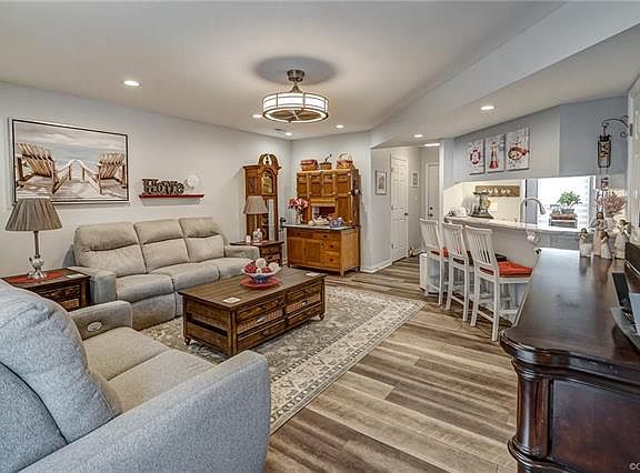 5th image of 7806 Camolin Ct