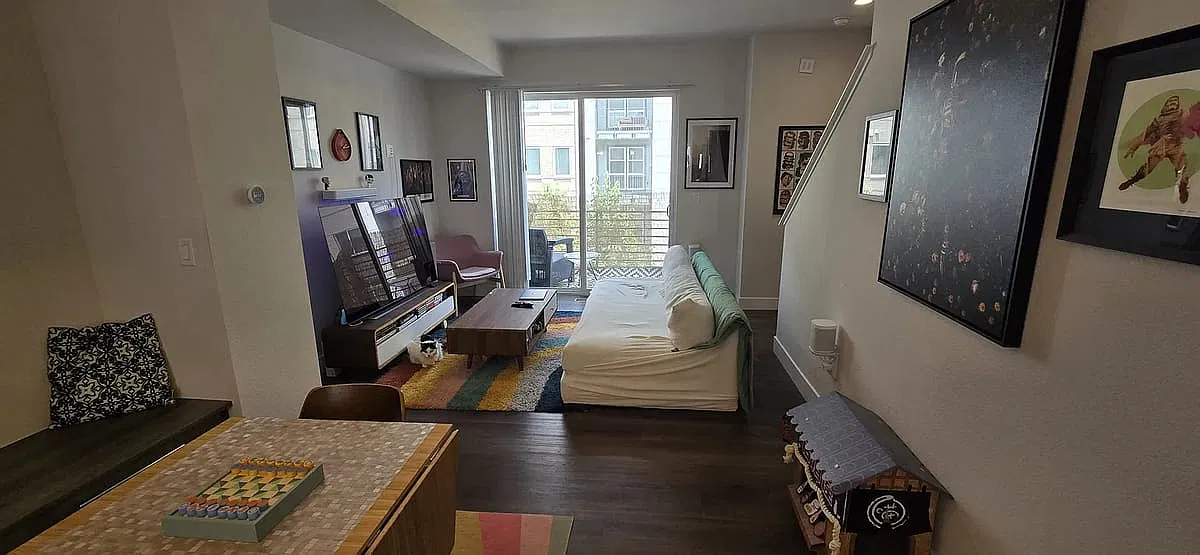 2 bed, 2.5 bath, 1267 sqft, $2,400 — Photo 2