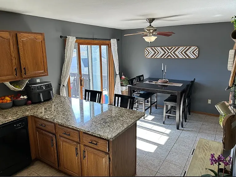 2900 Locust St — Photo 8