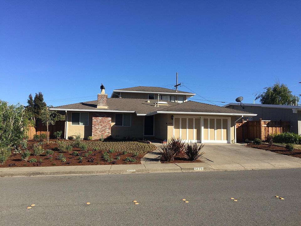 Exterior Front with Mediterranean landscaping (front landscaping will be updated prior to new lease)