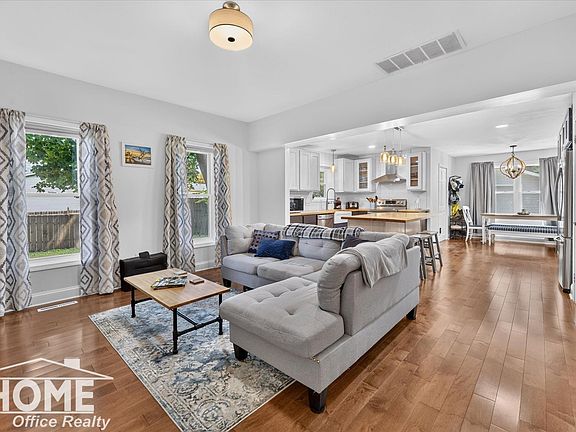2nd image of 1217 Frederick St