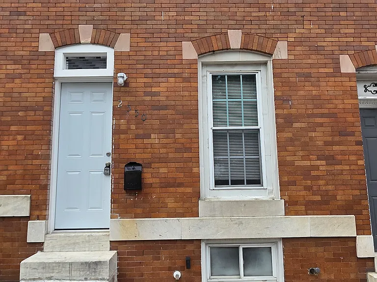2550 W Pratt St — Photo 1