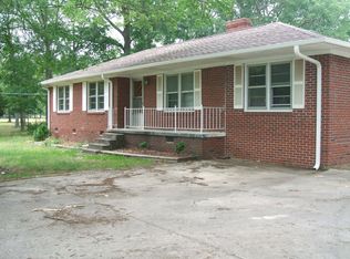 202 Sherwood Dr, Greenwood, SC 29646