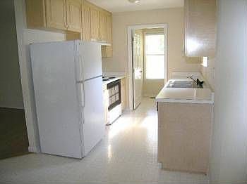 3rd image of 1220 Curtiss Dr