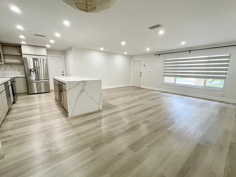 8205 NW 106th Ave — Photo 5