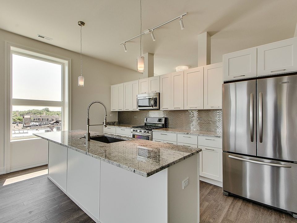 1st image of 4421 N Clark St #302