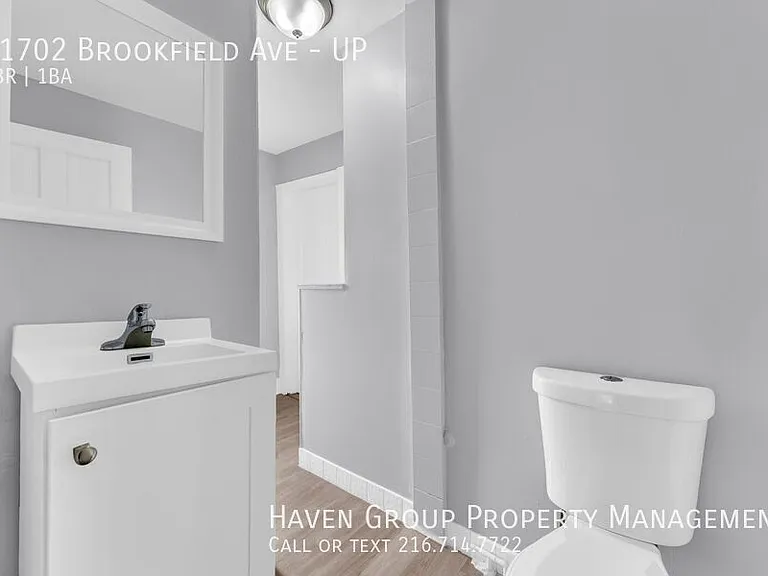 11702 Brookfield Ave #UP — Photo 13