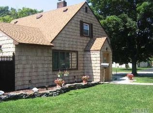 5 Barrister Rd, Levittown, NY 11756