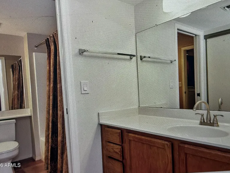 33 E Beck Ln — Photo 9