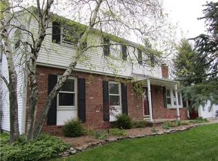 98 Sandoris Cir, Rochester, NY 14622