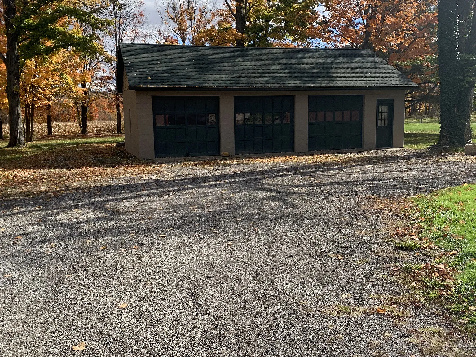 3 bed, 1037 sqft, $1,650 — Photo 2