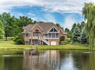 9330 Firth Ct, Crystal Lake, IL 60014