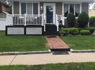 1977 Russell Ct, Seaford, NY 11783