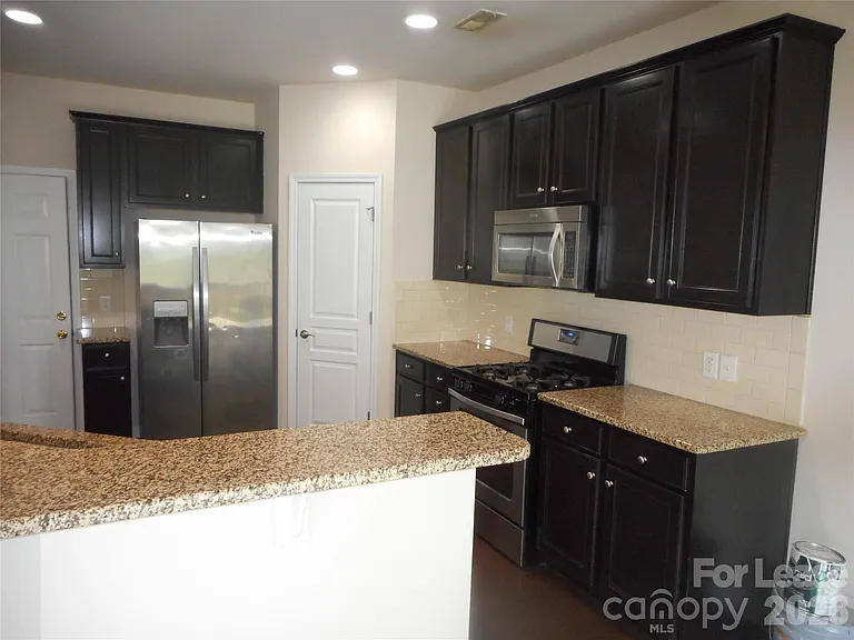 5860 Glassport Ln — Photo 7