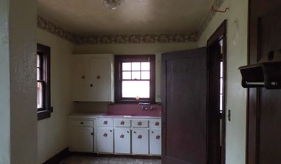 5th image of 590 N Hays Ave