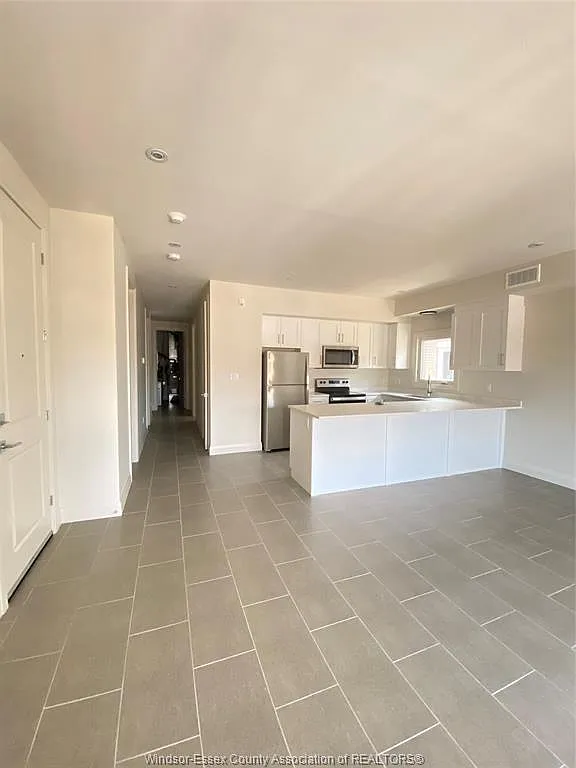 Building Photo - 233 Watson Ave #305