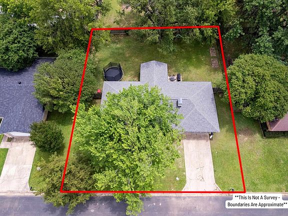 2nd image of 211 Red Bird Ln