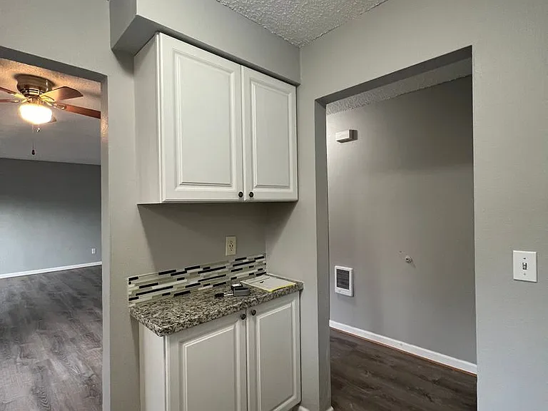 Briar Rose Apartments — Photo 22