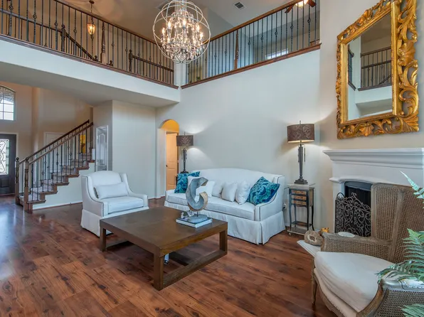 572 Indian Hill Dr, Oak Pt, TX 75068