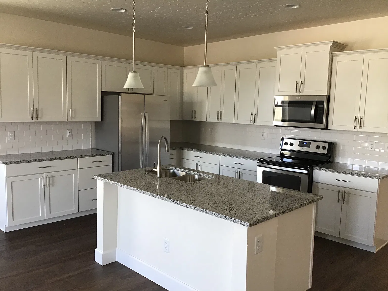 3 bed, 2.0 bath, 1610 sqft, $2,765 — Photo 4