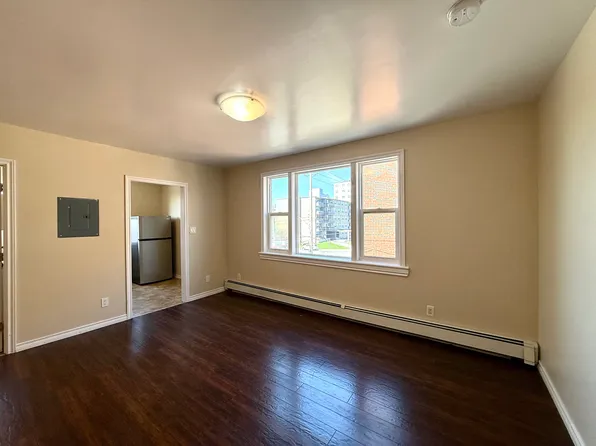 387 Concession St, Hamilton, ON L9A 1B8