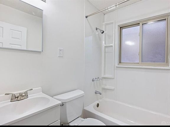 5th image of 219 Victor Ave #2