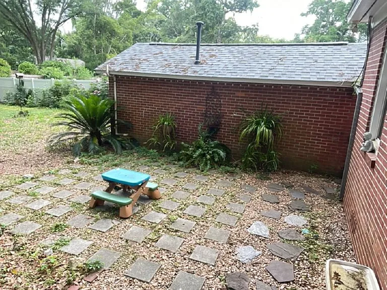 624 Glenview Dr — Photo 3