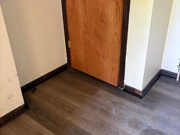 2nd image of 6993 Eisenhower Ave