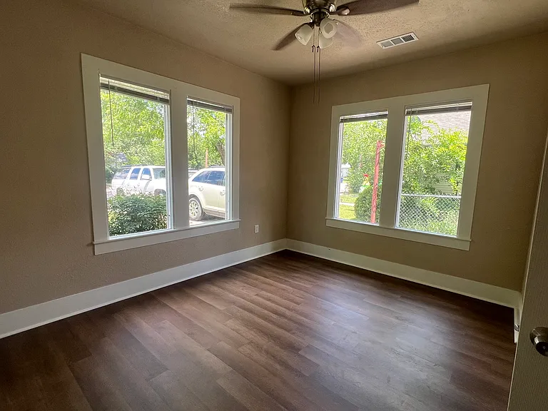 1709 Durham Ave — Photo 8