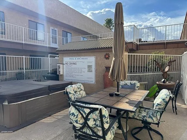 1 bed, 800 sqft, $1,050 — Photo 2