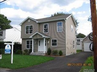 67 Caldwell St, Huntington Station, NY 11746