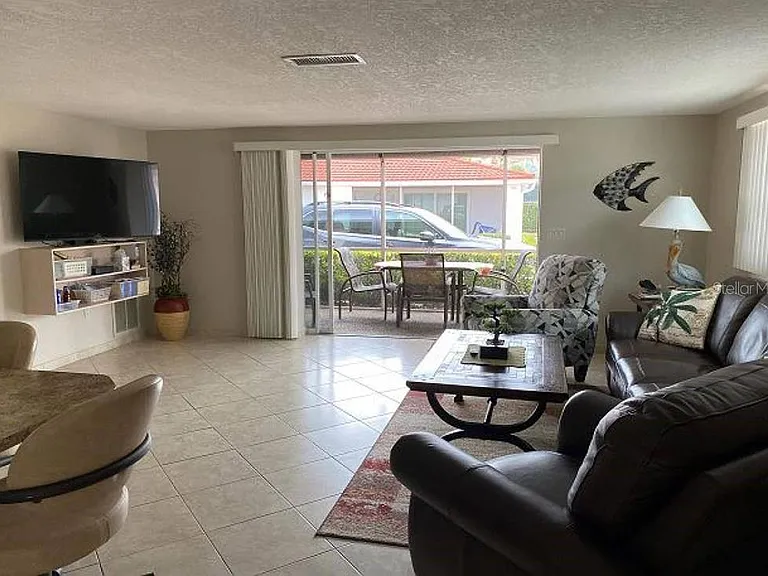 6154 Midnight Pass Rd #C06 — Photo 2
