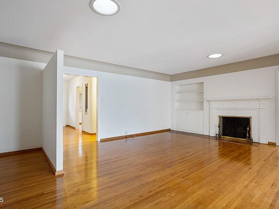 2nd image of 1455 Avonrea Rd