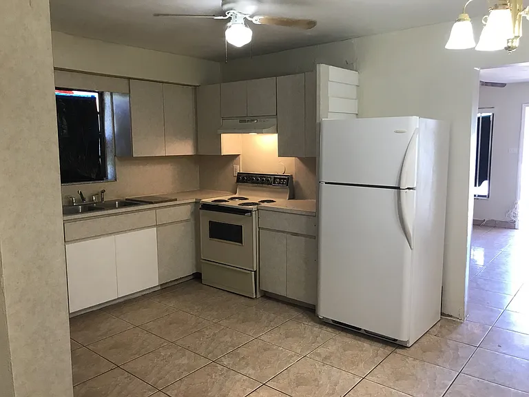 554 NW 40th Ct — Photo 4