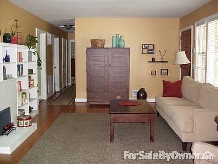Living room
						:
						Living room and view into hallway