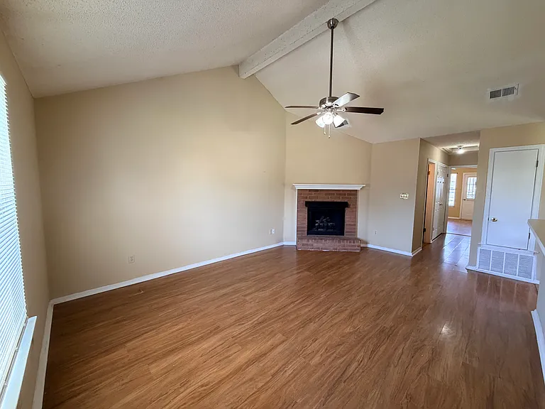 2595 Reese Point Dr — Photo 3