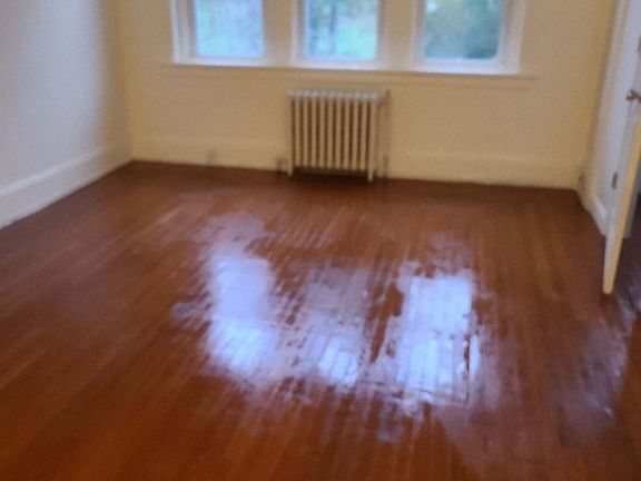 5th image of 523 Oak St APT 206